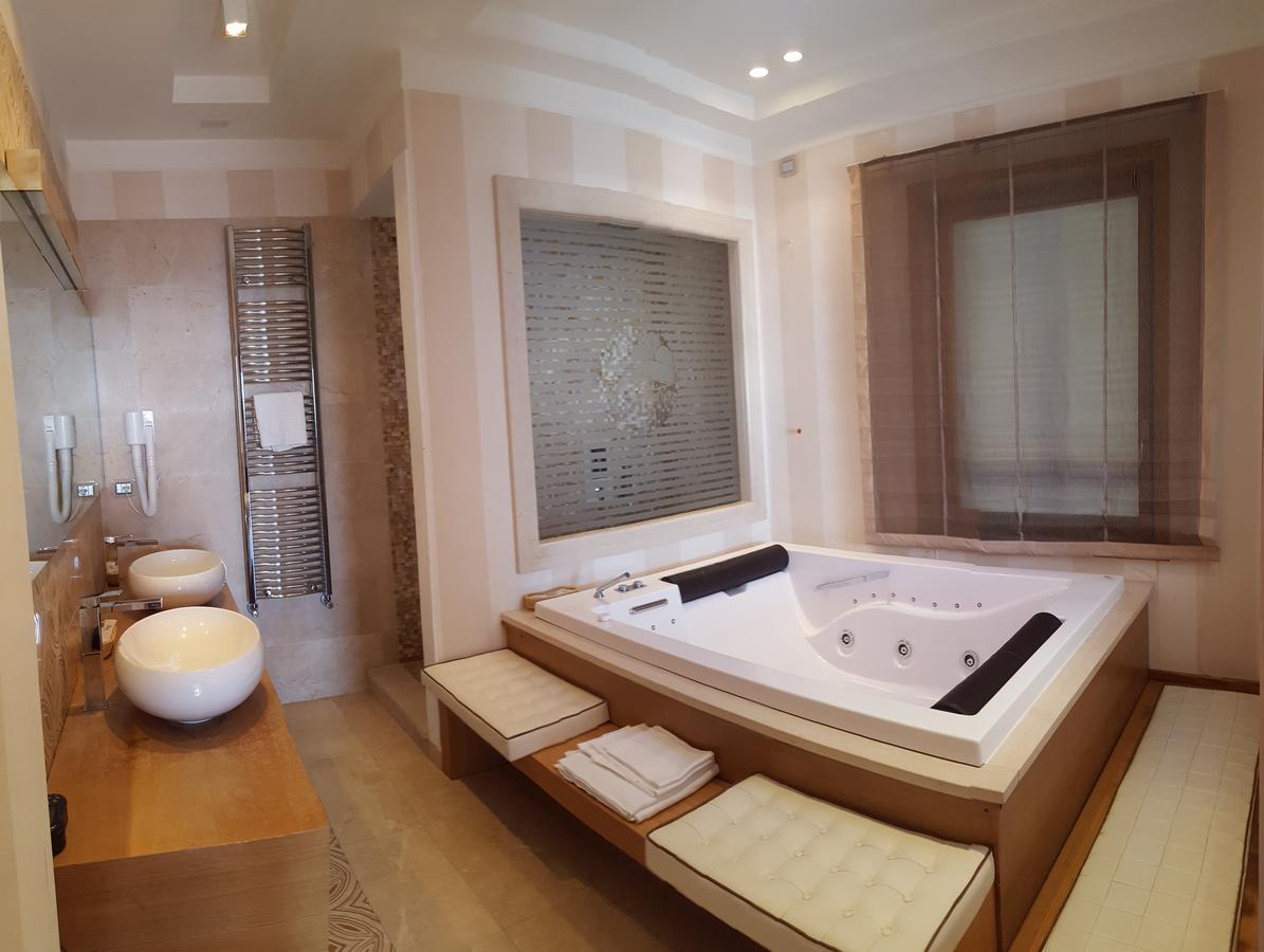 San Lorenzo - & 4*