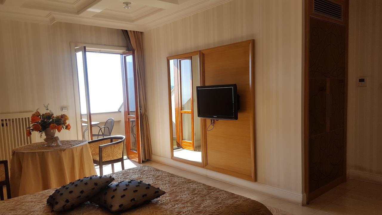 San Lorenzo - & 4*